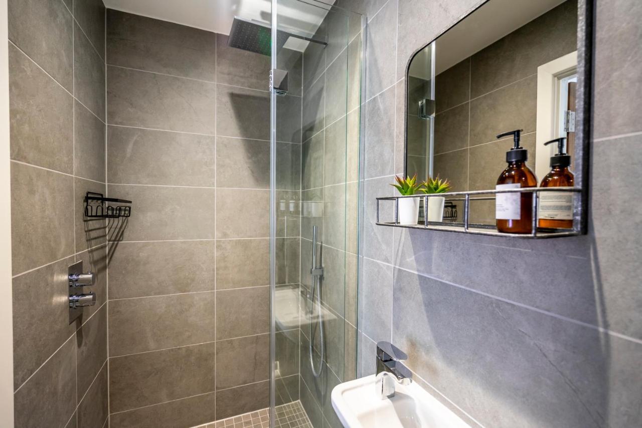 Out Of Office @ Ryedale House Apartment York Exterior photo